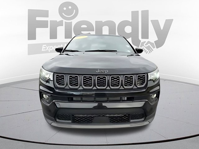 New 2026 Diamond Black Crystal Pearl-Coat Exterior Paint Jeep Limited image 8