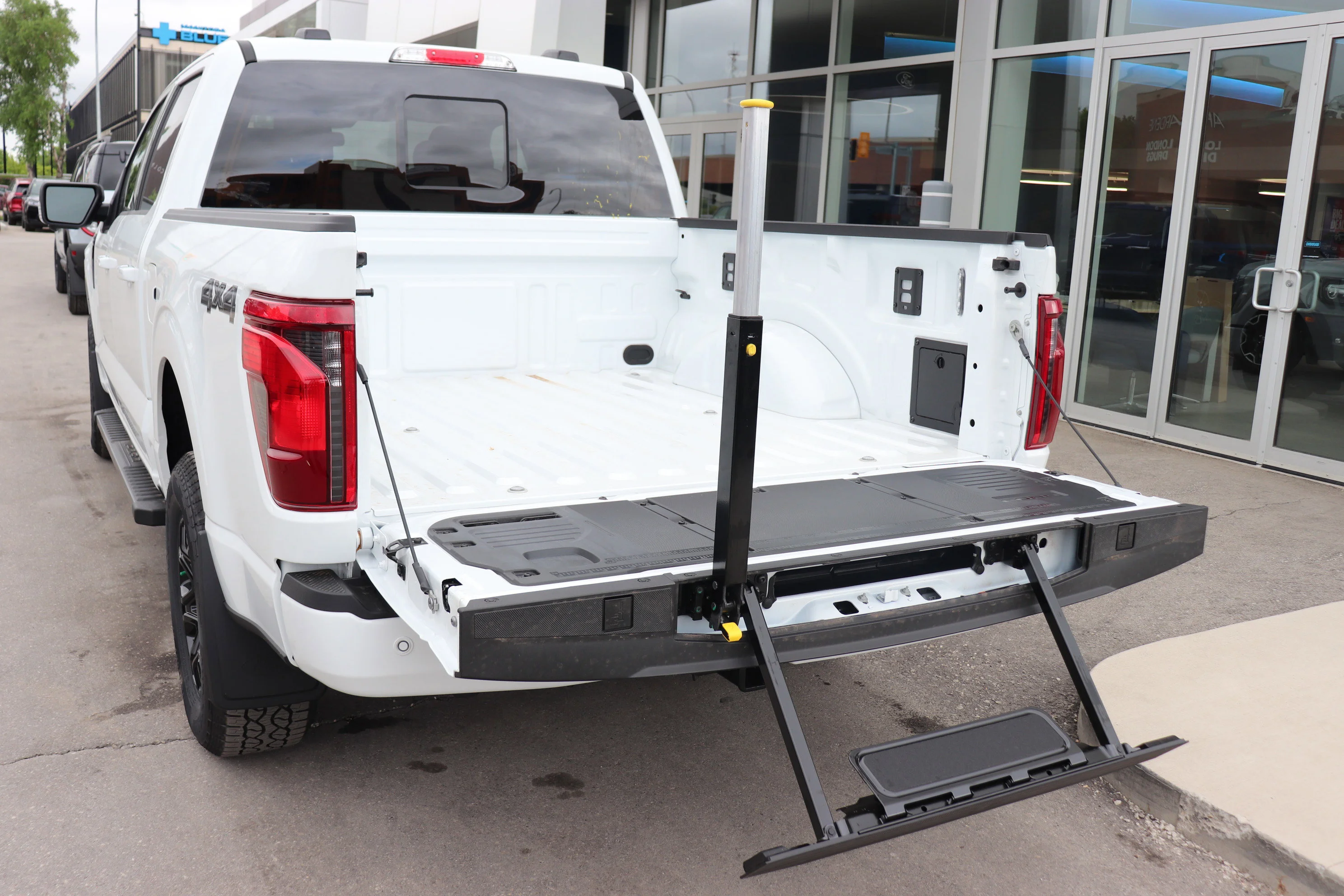 New 2026 OXFORD WHITE Ford XLT image 6