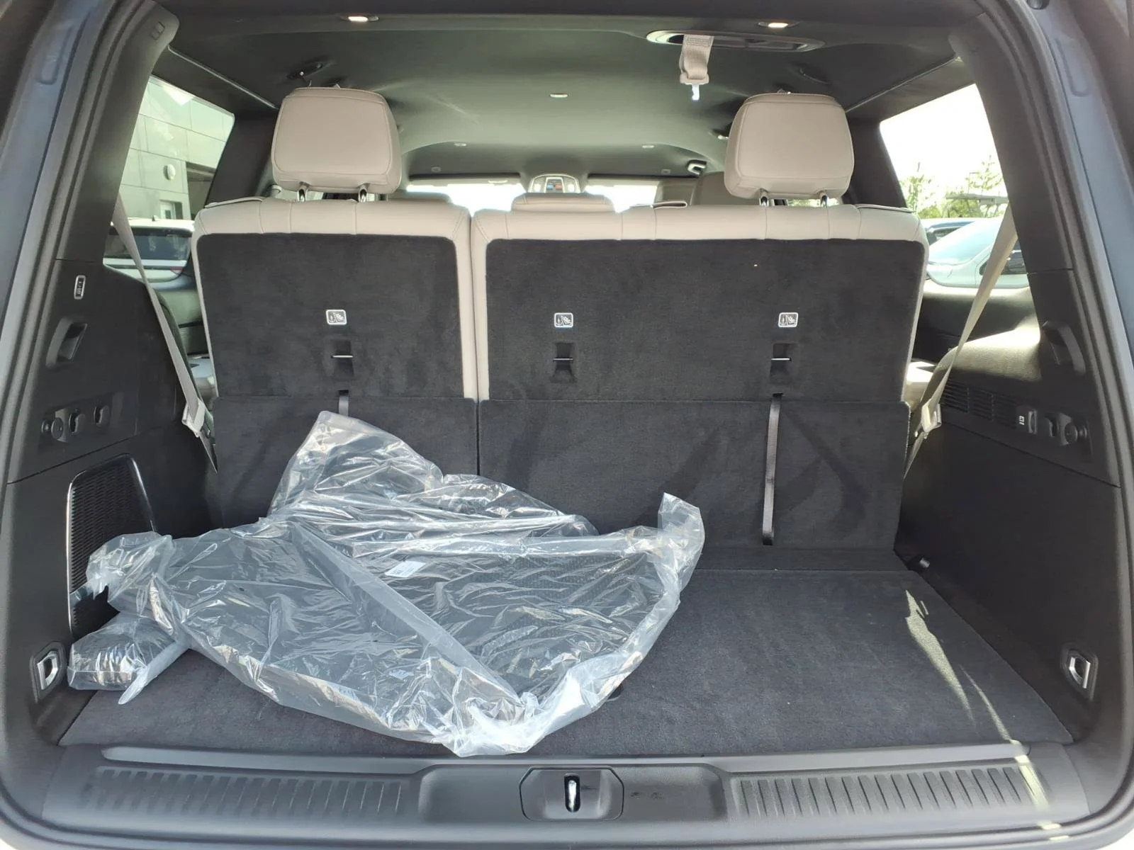 New 2026 Bright White Clear-Coat Exterior Paint Jeep  image 19