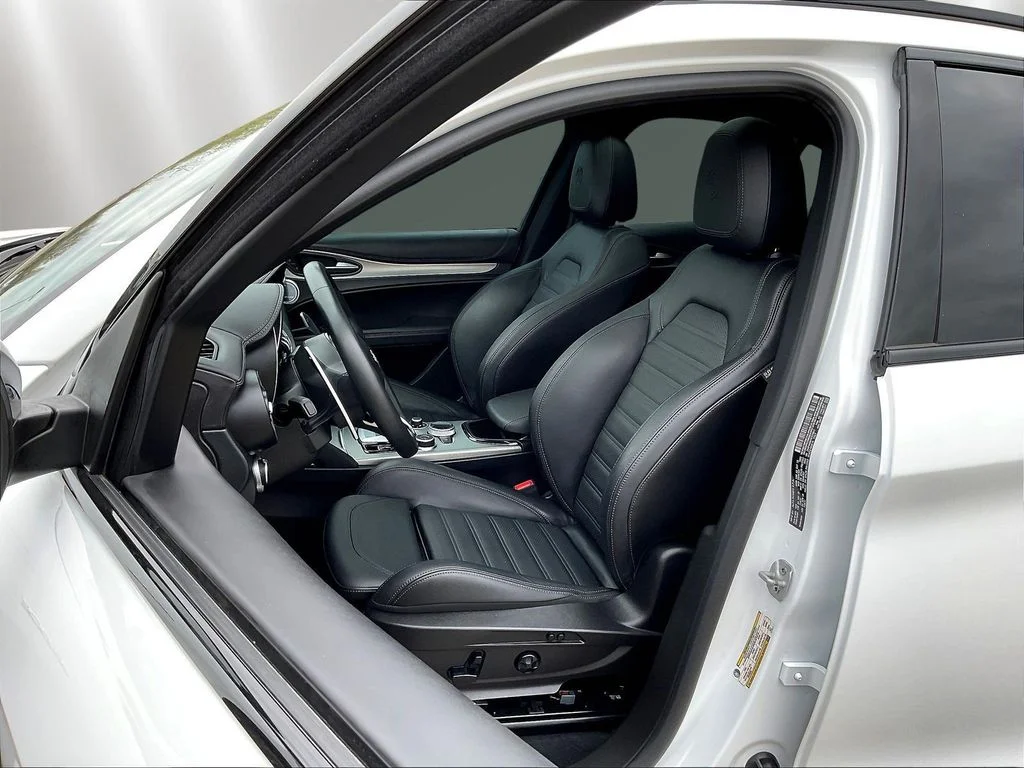Used 2024 White Alfa Romeo Veloce image 21