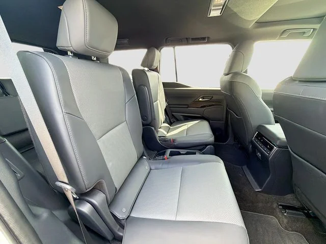 Used 2025 EMINENT WHITE PEARL Lexus 550 Premium+ image 26