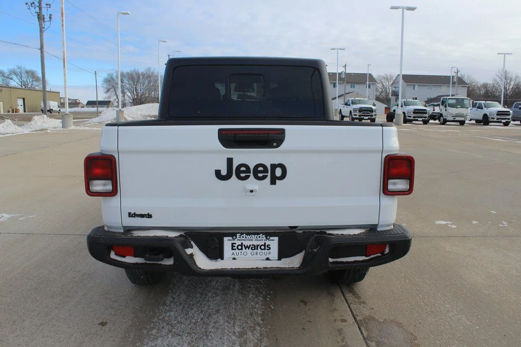 New 2026 Bright White Clear-Coat Exterior Paint Jeep Sport S image 4