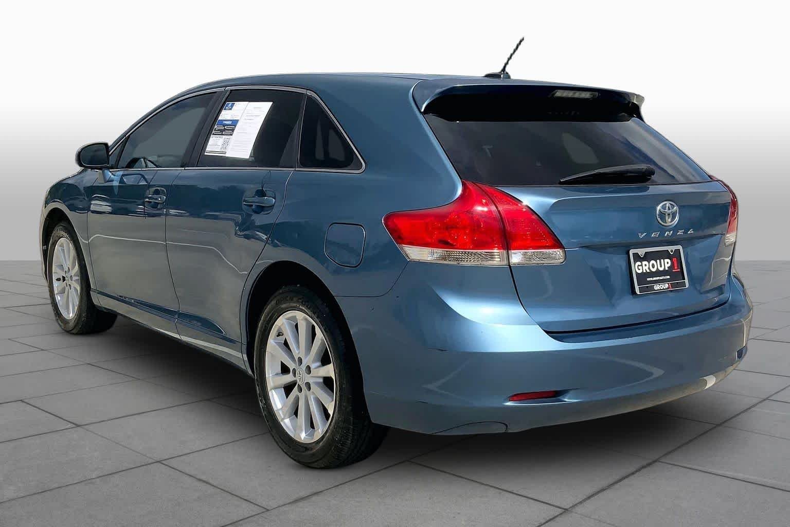 Used 2009 Tropical Sea Metallic Toyota  image 11