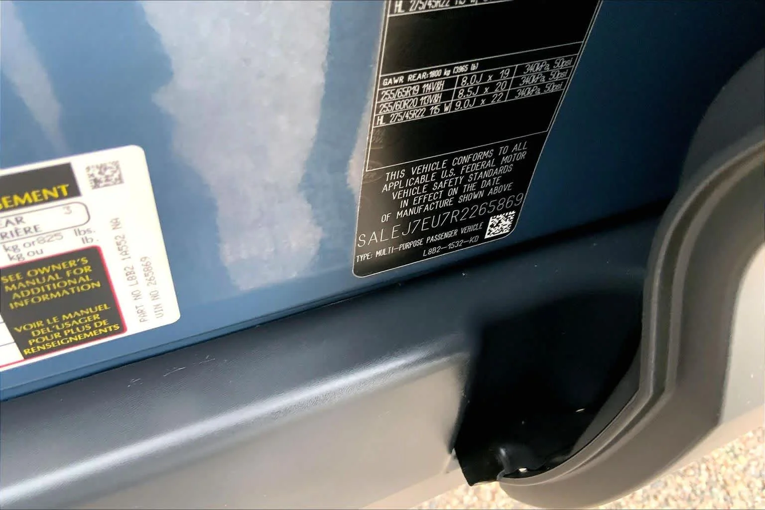 Used 2024 Tasman Blue Metallic Land Rover S image 30