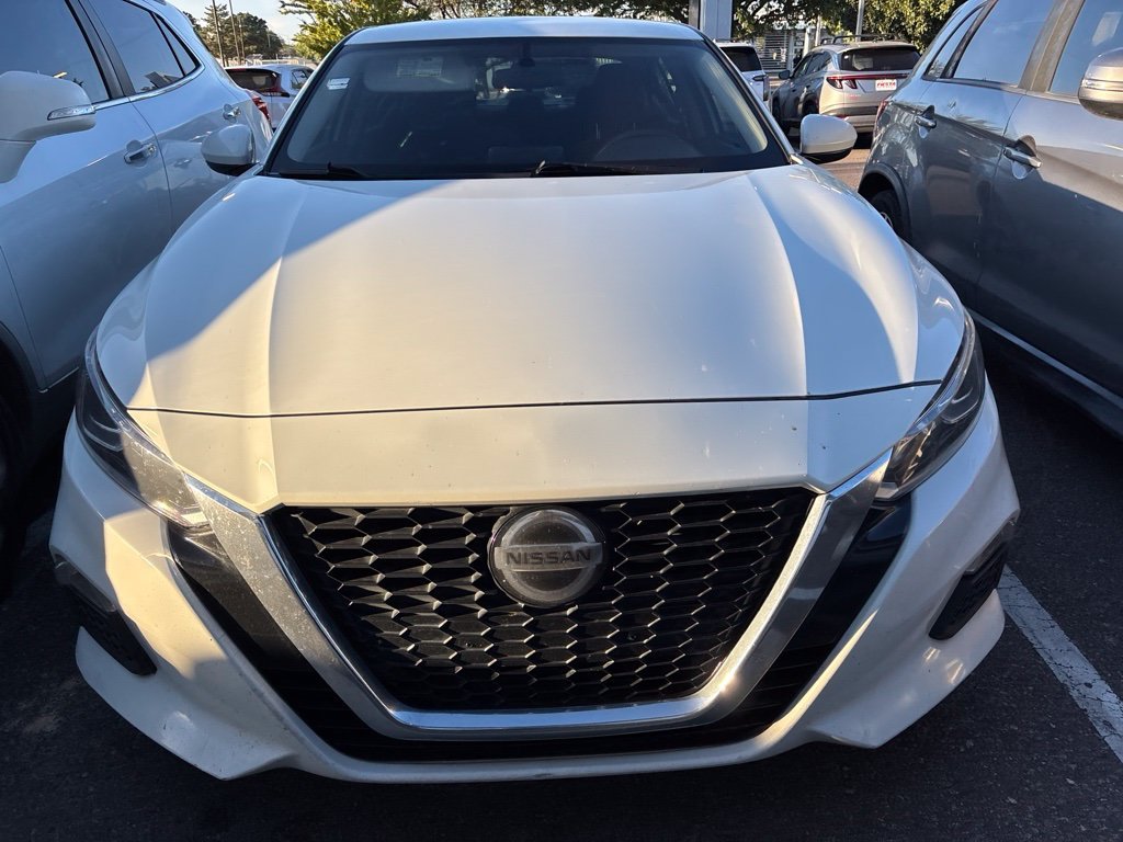 Used 2020 White Nissan 2.5 S image 5