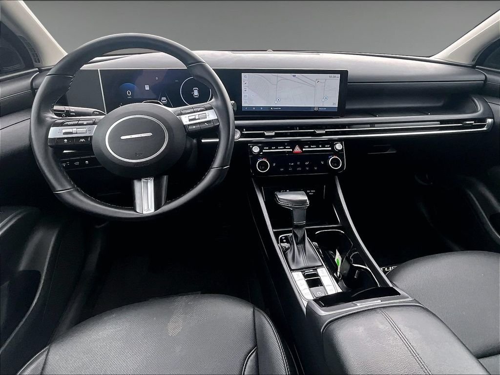 Used 2025 Black Hyundai SEL Convenience image 21
