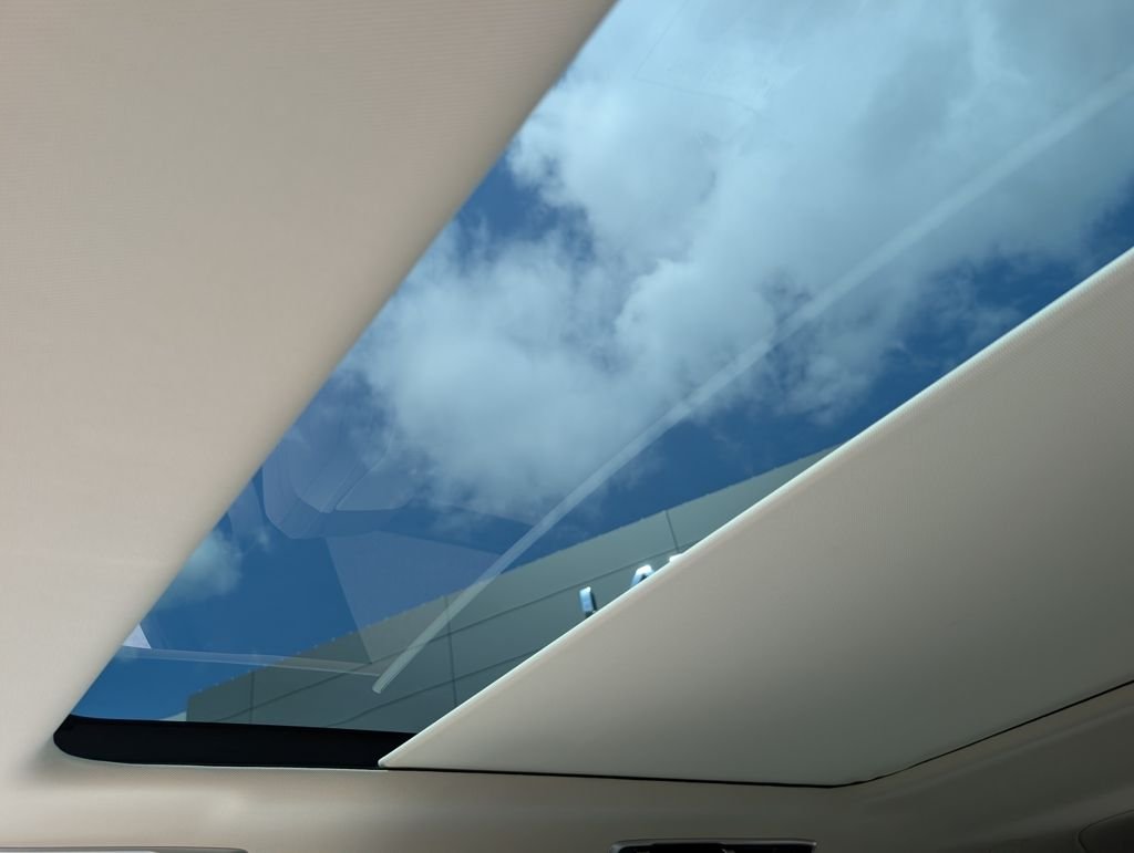 New 2026 Varesine Blue Land Rover SE image 18