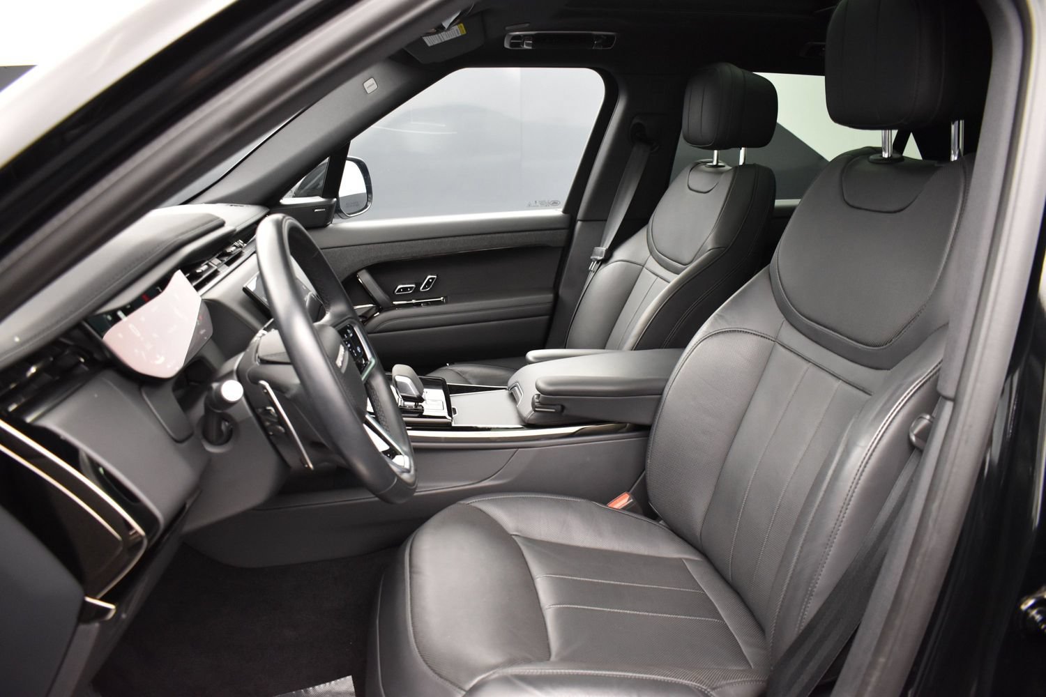 Used 2024 Black Land Rover SE image 9