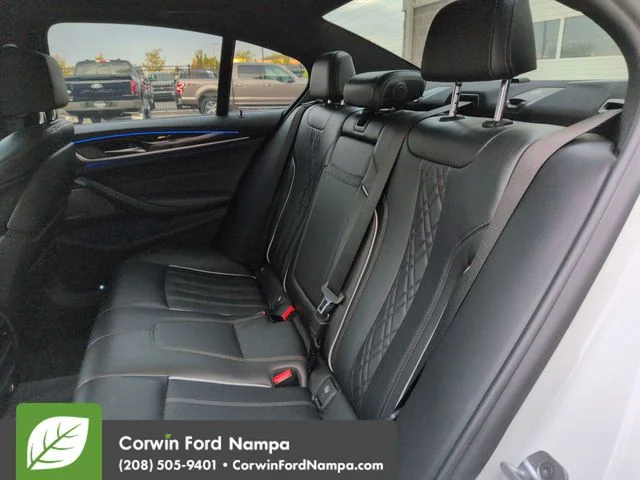 Used 2018 White BMW M550i xDrive image 26