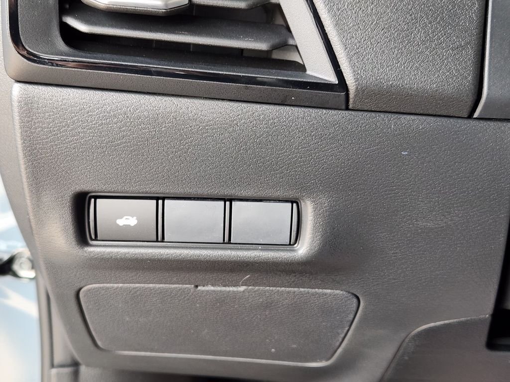 New 2026 Atlantic Gray Metallic / Super Black Two-tone Nissan SR image 22