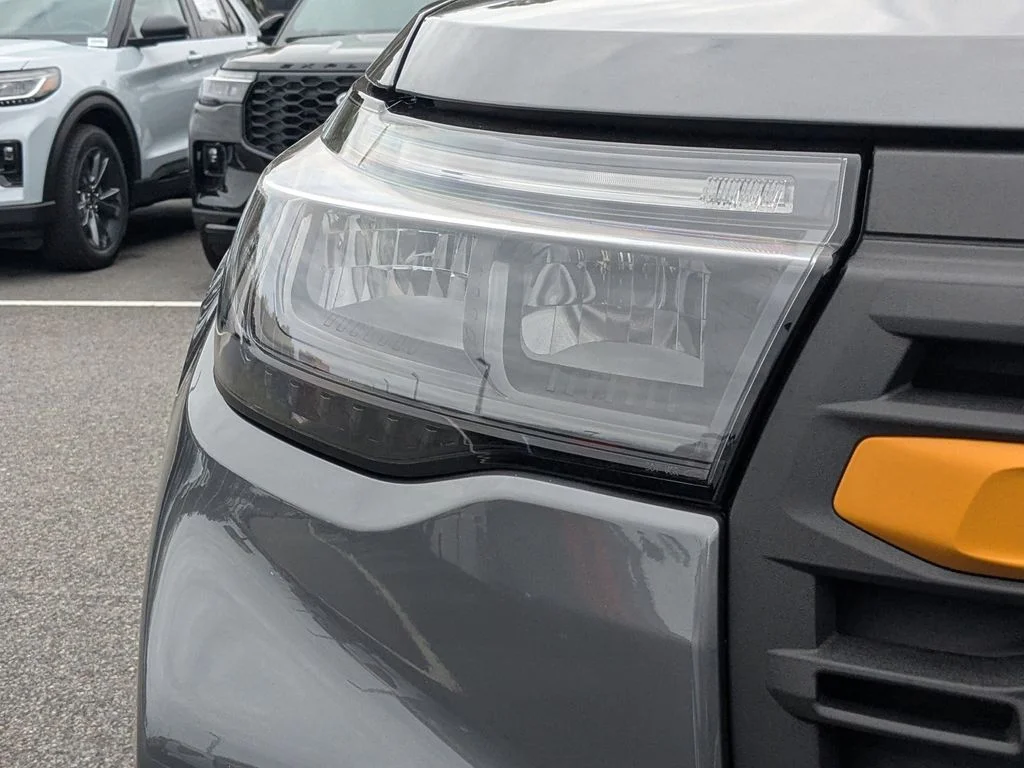 New 2026 Carbonized Gray Metallic Ford Tremor image 10