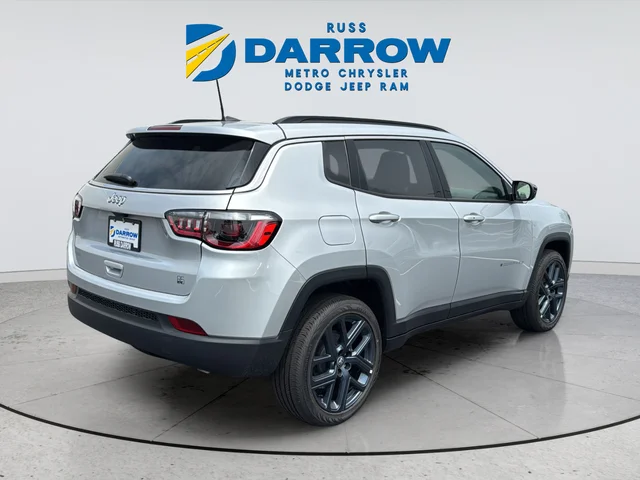 New 2026 Silver Zynith Metallic Clear-Coat Exterior Paint Jeep 85th Anniversary Edition image 5