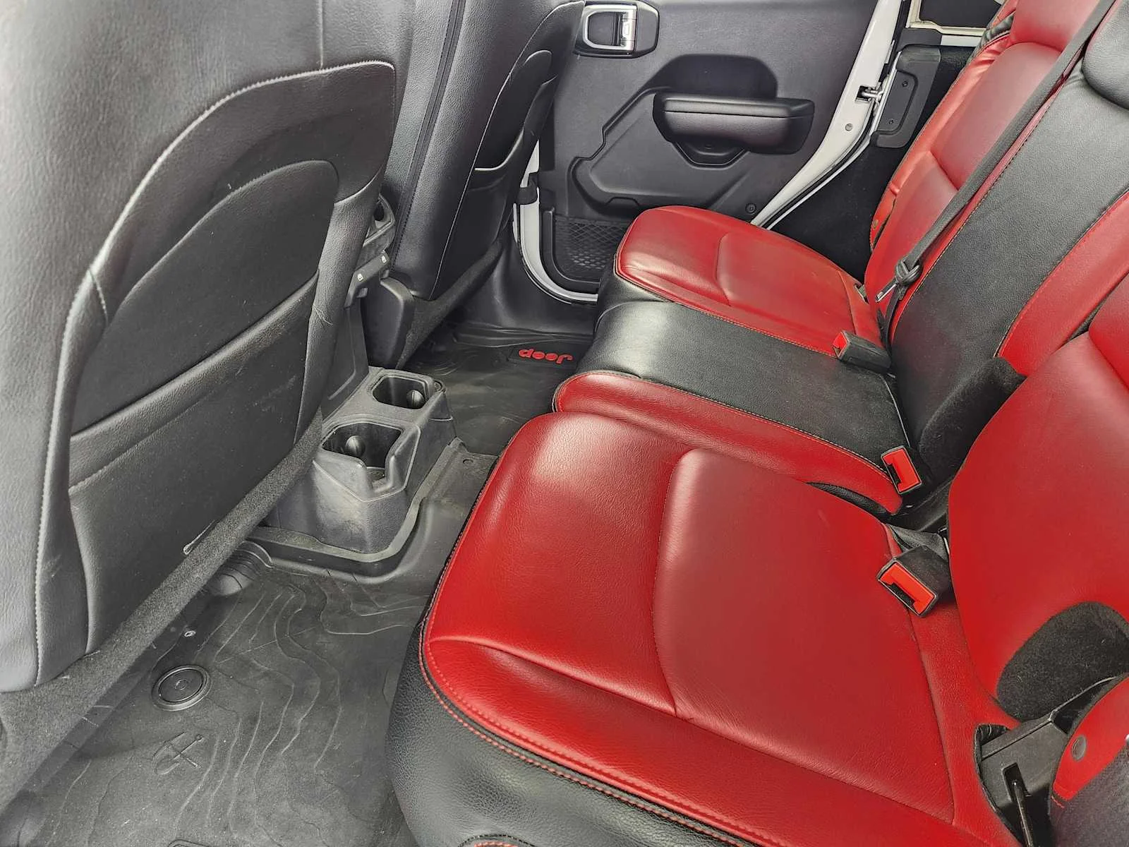 Used 2018 Bright White Clearcoat Jeep Sport S image 20