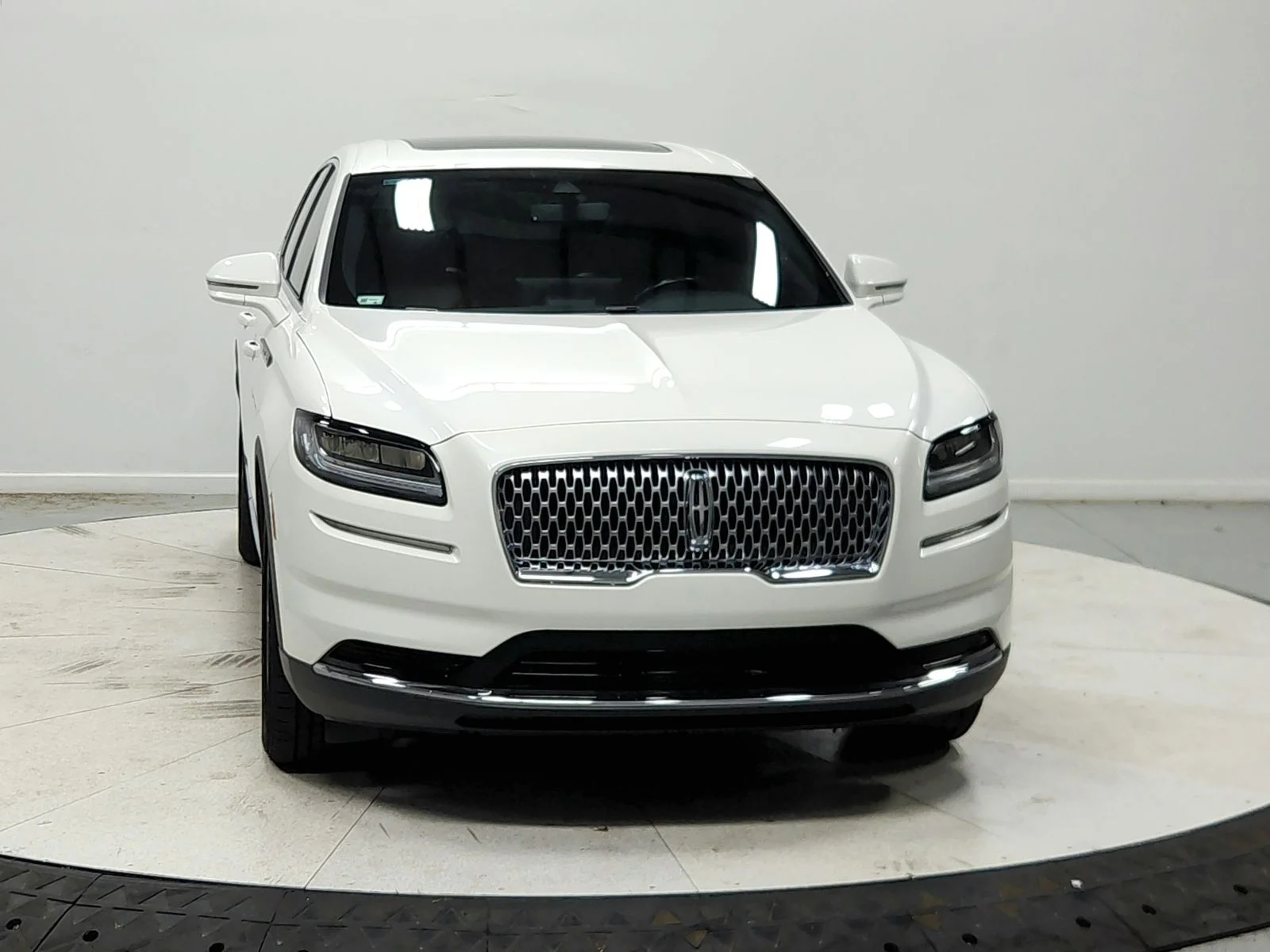 Used 2023 White Lincoln Reserve image 3