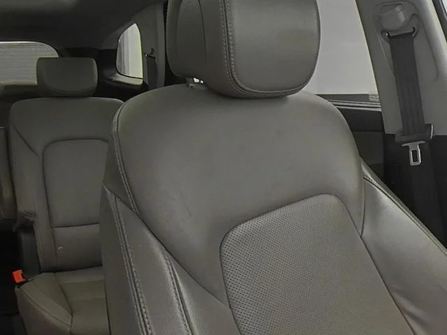 Used 2016 Silver Hyundai Limited image 33