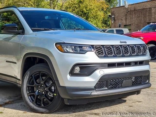 New 2026 Silver Zynith Metallic Clearcoat Jeep Latitude image 2