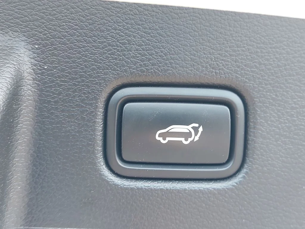 Used 2022 White Kia SX image 13
