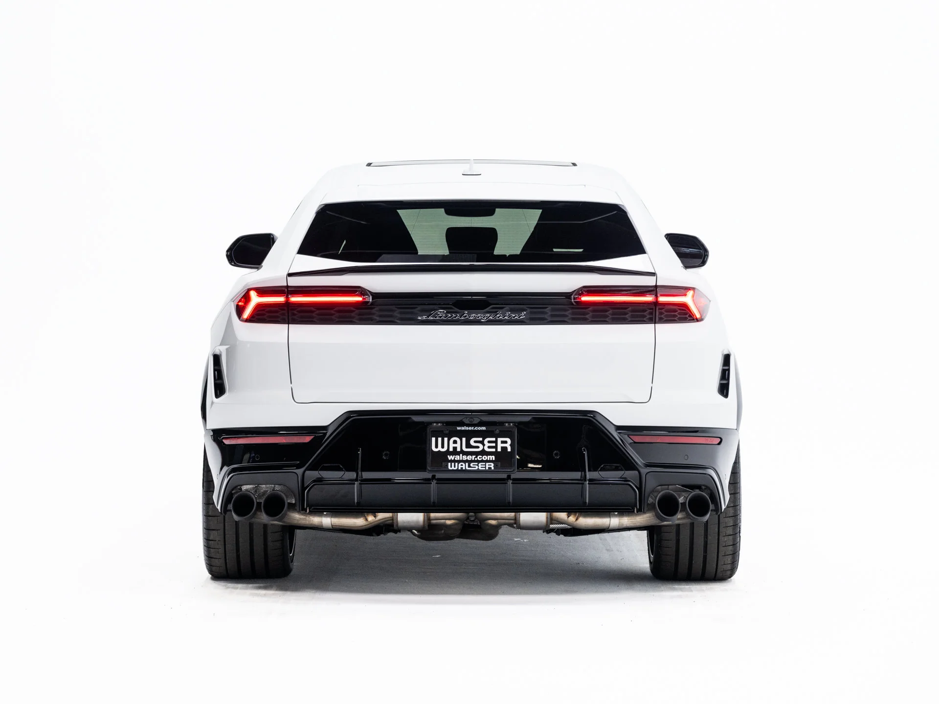 Used 2025  Lamborghini SE image 4