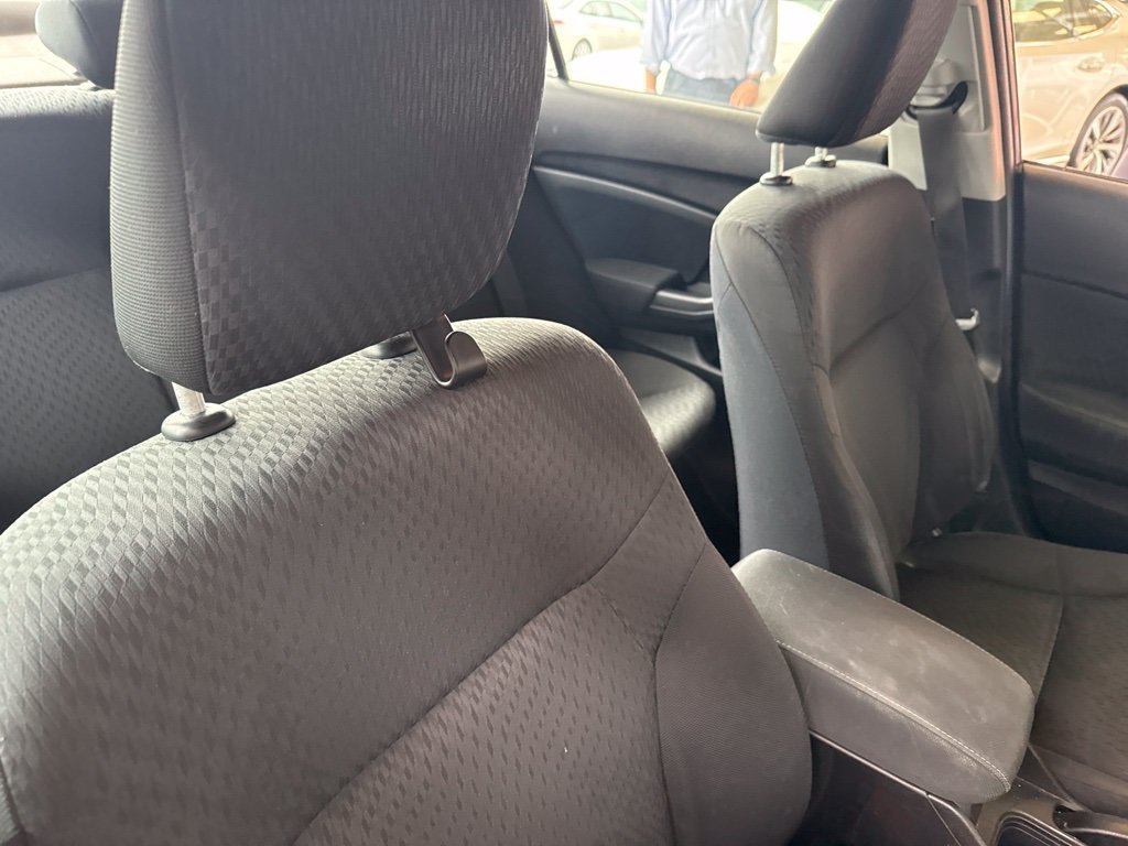 Used 2015  Honda SE image 6