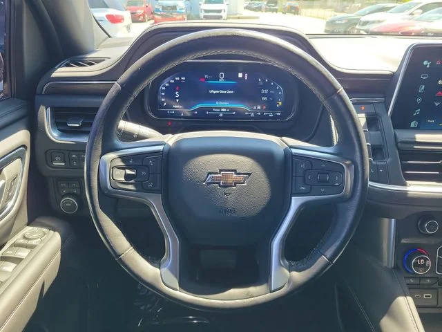 Used 2022 Black Chevrolet Z71 image 17