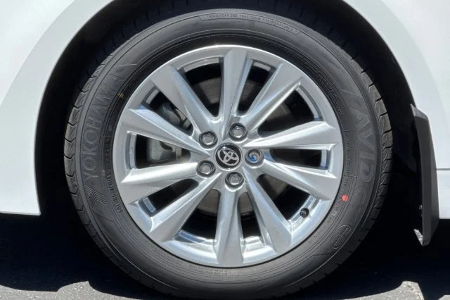 New 2026 Ice Cap Toyota  XLE image 32