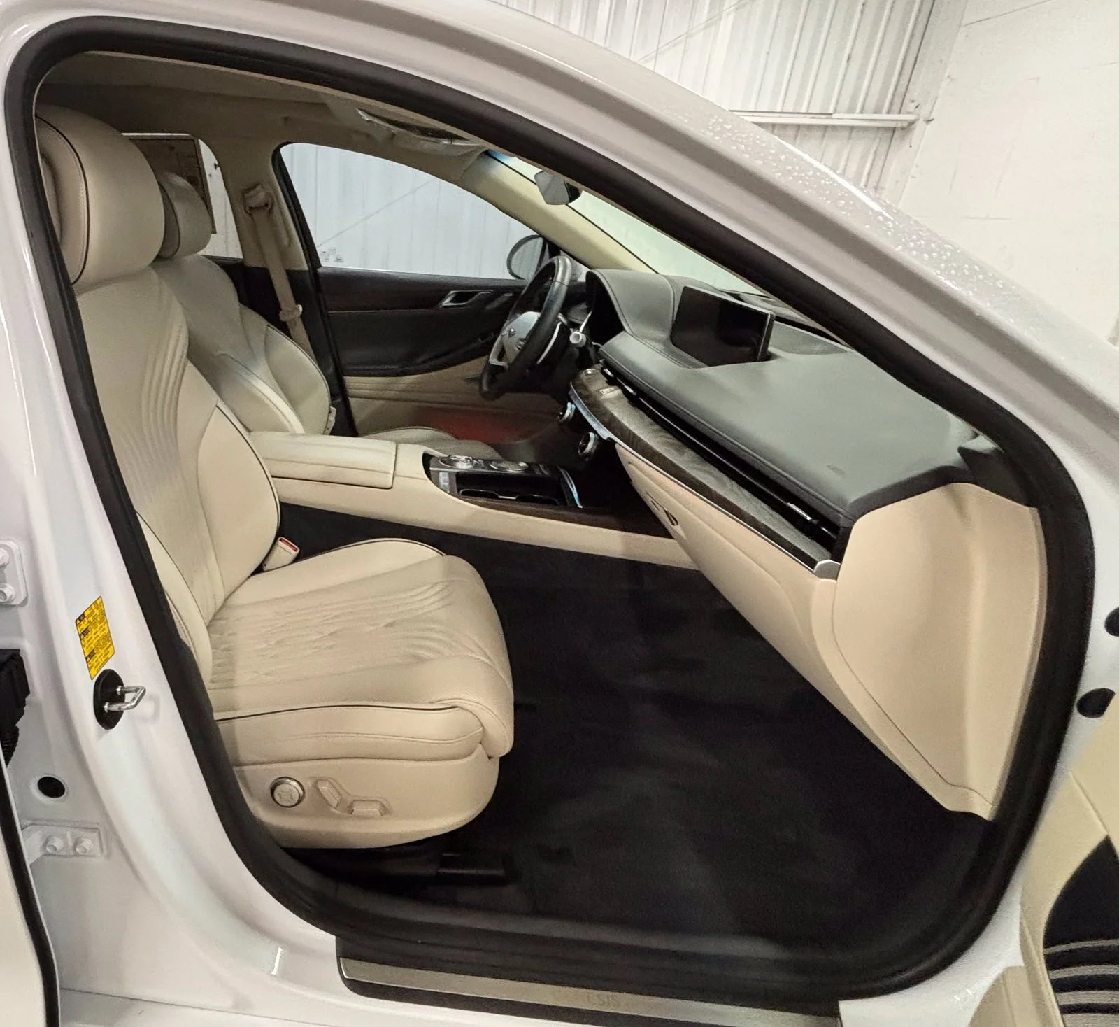 Used 2021 White Genesis 3.5T image 18