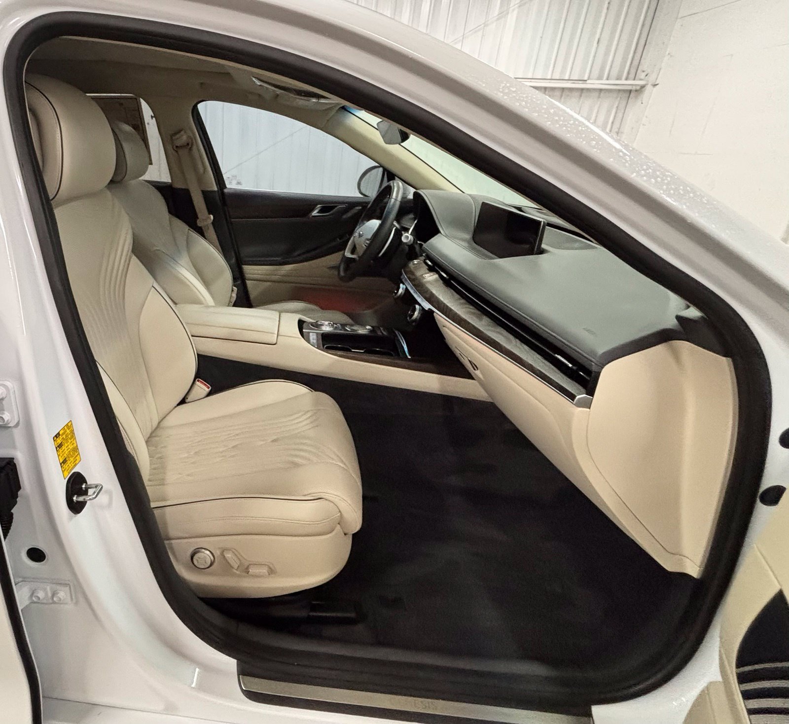 Used 2021 White Genesis 3.5T image 18