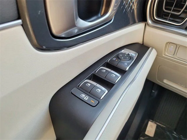 2025 Kia Sorento S - Photo 13