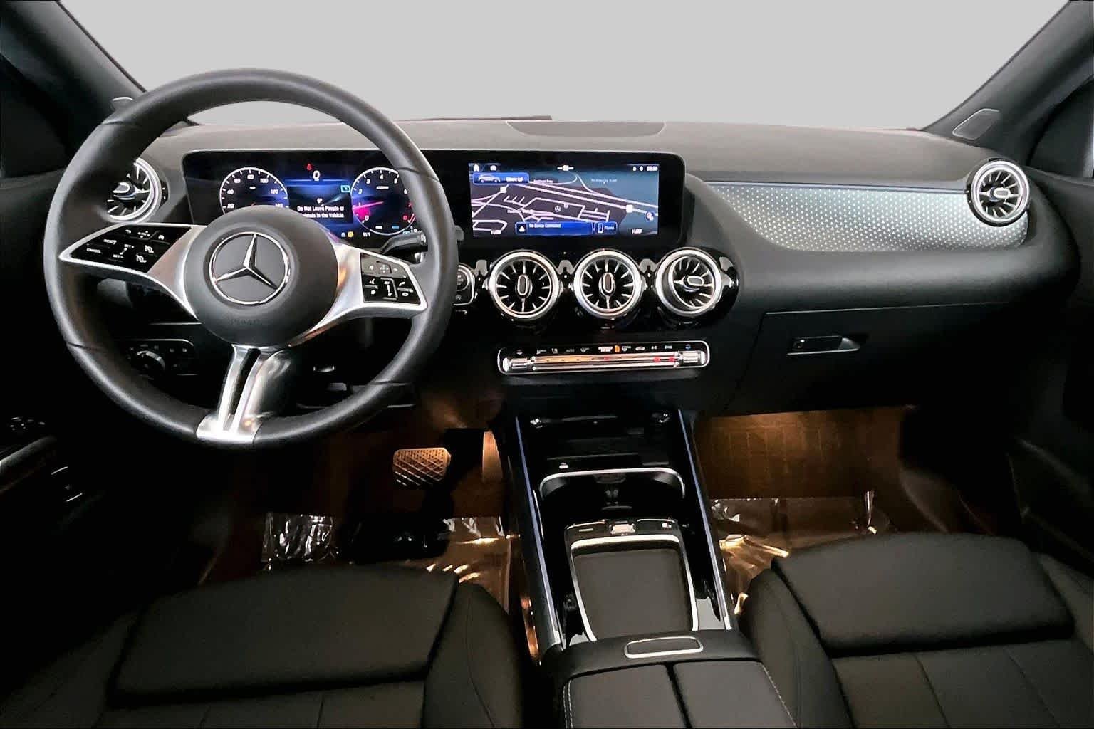 Used 2024 Digital White Metallic Mercedes-Benz GLA 250 image 16