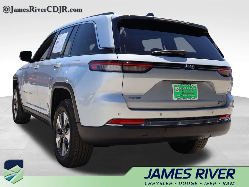 Used 2022 Silver Jeep 4xe image 3