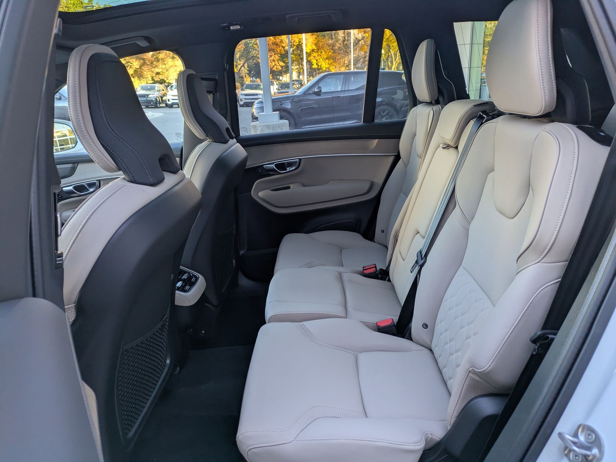 2026 Volvo XC90 Plus - Photo 13