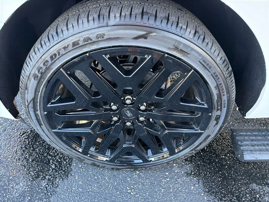 New 2026 White Ford Platinum image 27