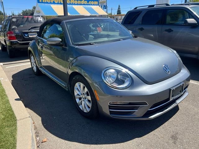 Used 2018 Gray Volkswagen 2.0T S image 4