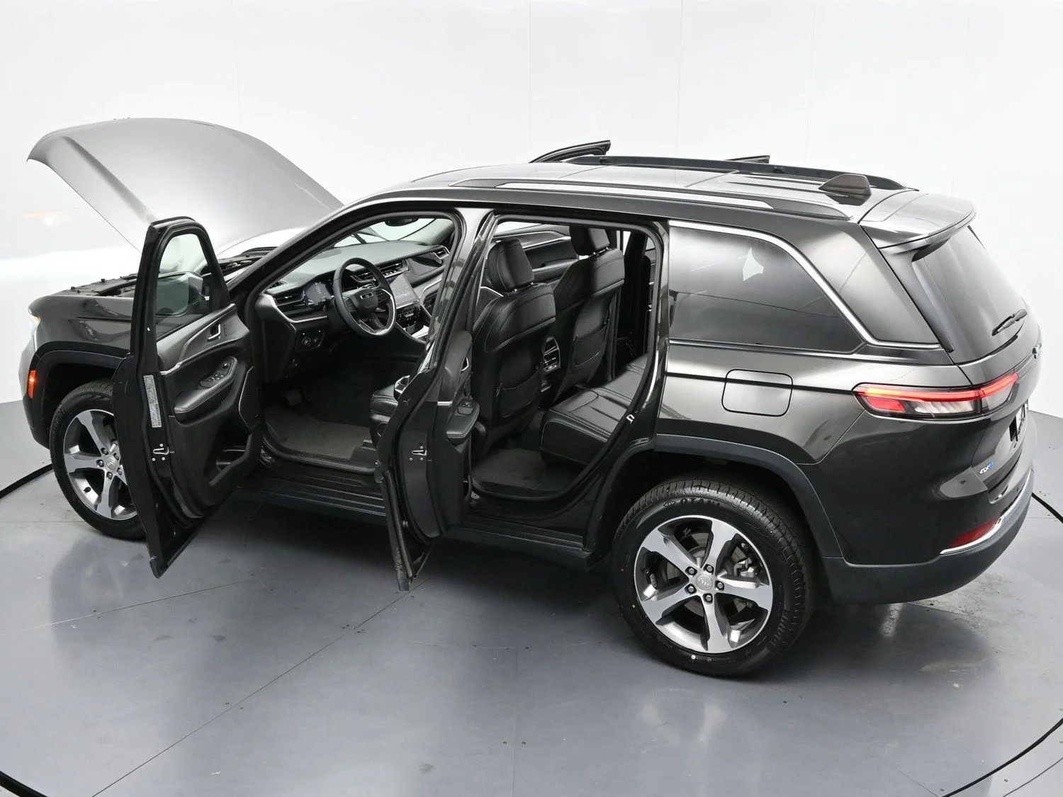 Used 2023 Rocky Mountain Pearlcoat Jeep 4xe image 43