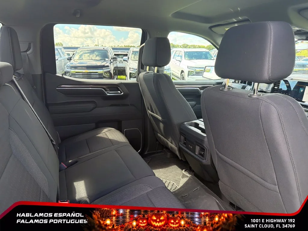 Used 2023 SUMMIT WHITE Chevrolet RST image 31