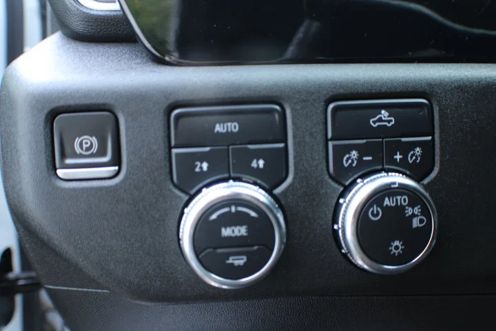 Certified Used 2023 SUMMIT WHITE GMC SLE image 8
