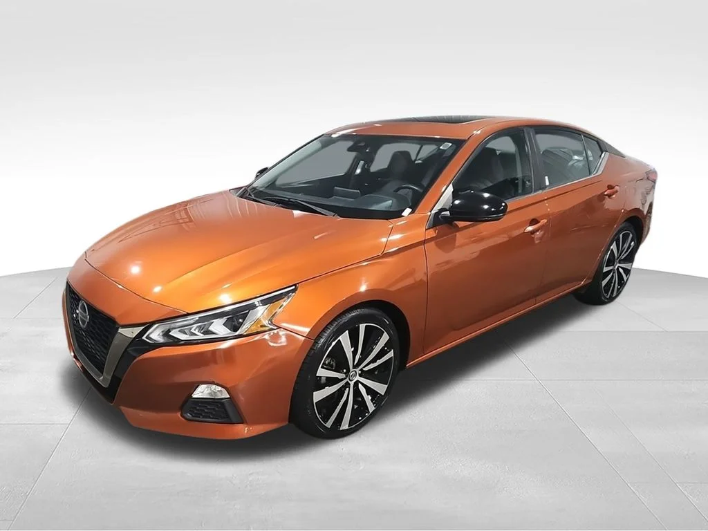 Used 2021 Orange Nissan 2.0 SR image 4