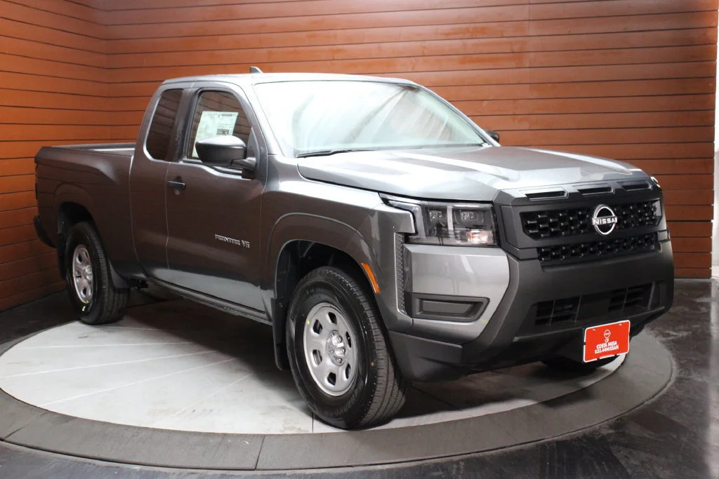 New 2027 Gun Metallic Nissan King Cab® S image 19