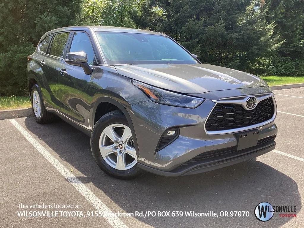 2023 Toyota Highlander LE FWD's photo