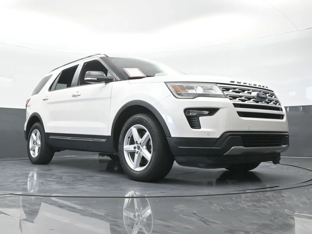 Used 2018 White Platinum Clearcoat Metallic Ford XLT image 64