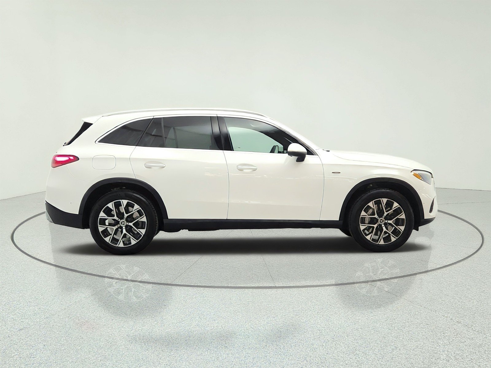 Certified Used 2025 Polar White Mercedes-Benz GLC 350e 4MATIC® SUV image 4