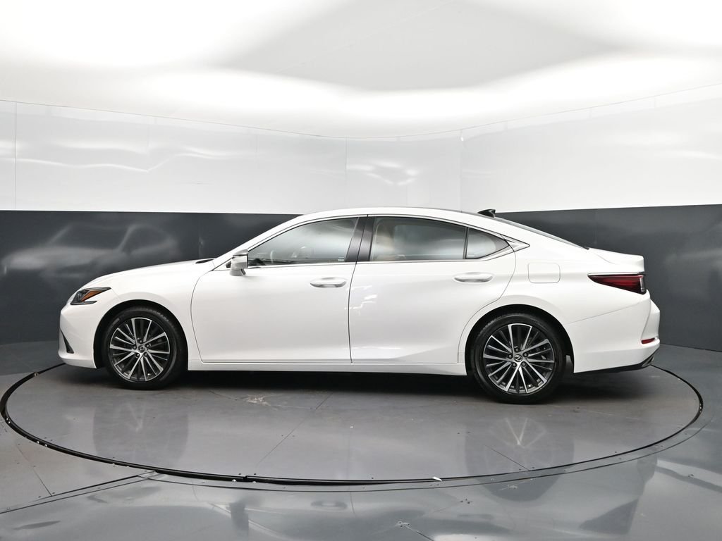 Used 2024 White Lexus 350 image 4