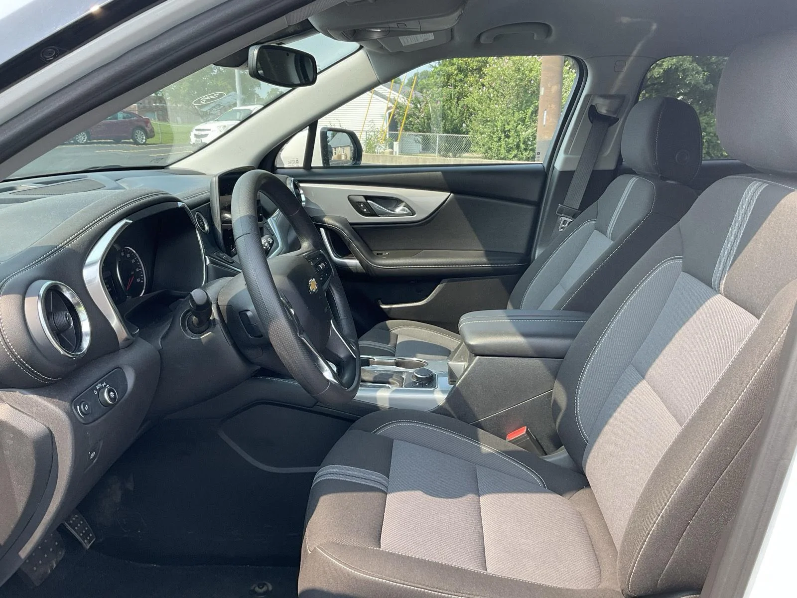 Used 2024 Summit White Chevrolet LT image 9