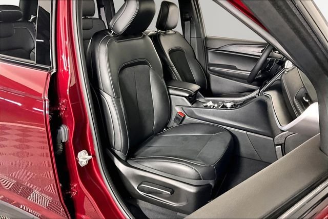 Used 2025 Red Jeep Altitude X image 28