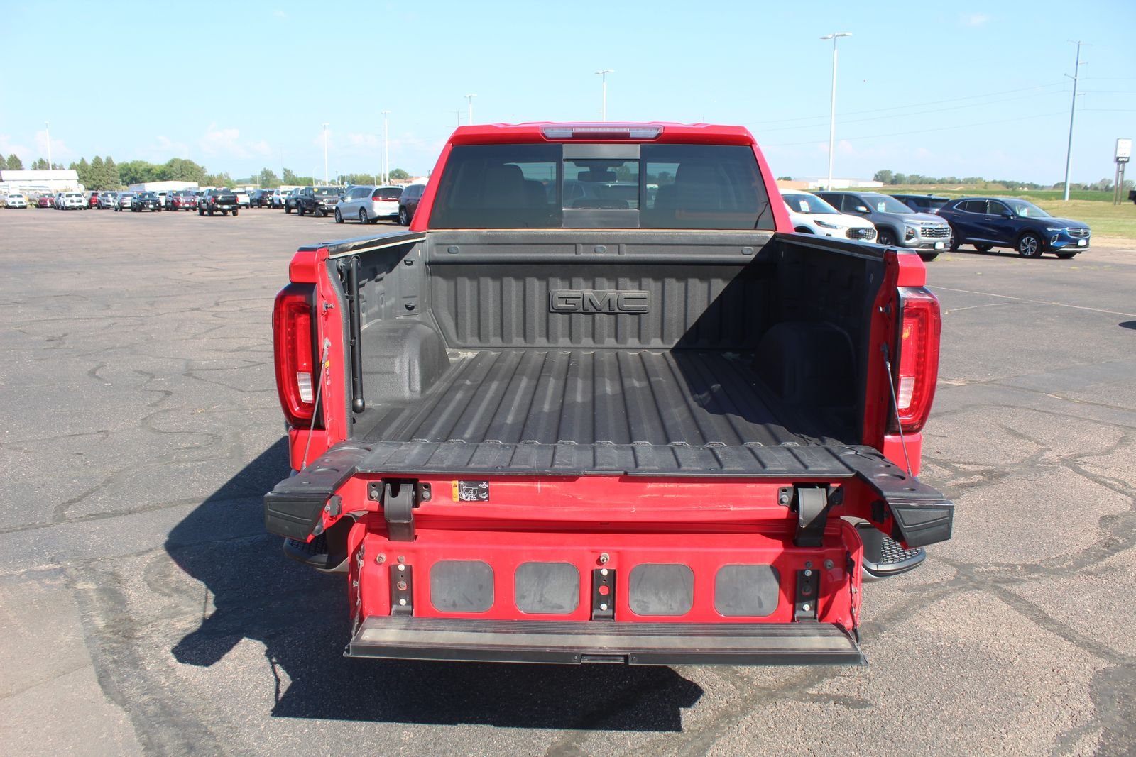 Used 2019 Cardinal Red GMC SLT image 9