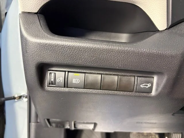 Used 2022  Toyota XLE image 18