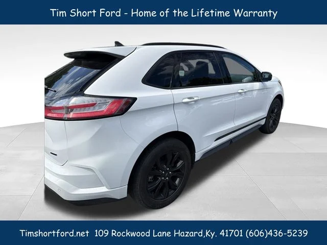 Used 2022 White Ford SE image 4