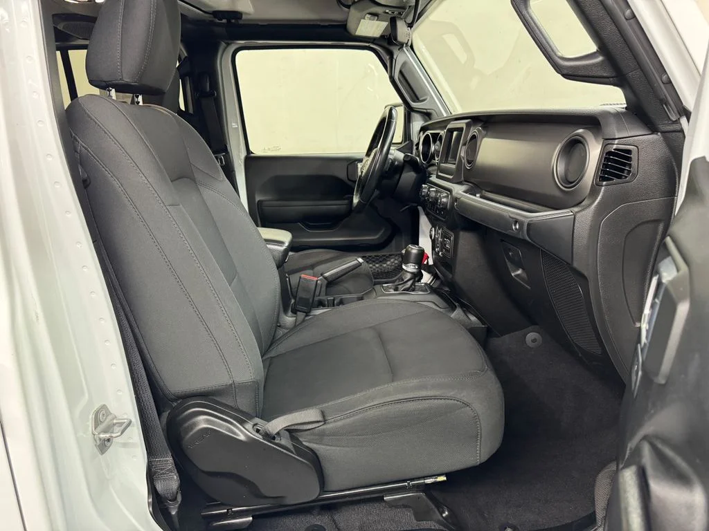 Used 2022 White Jeep Sport image 27