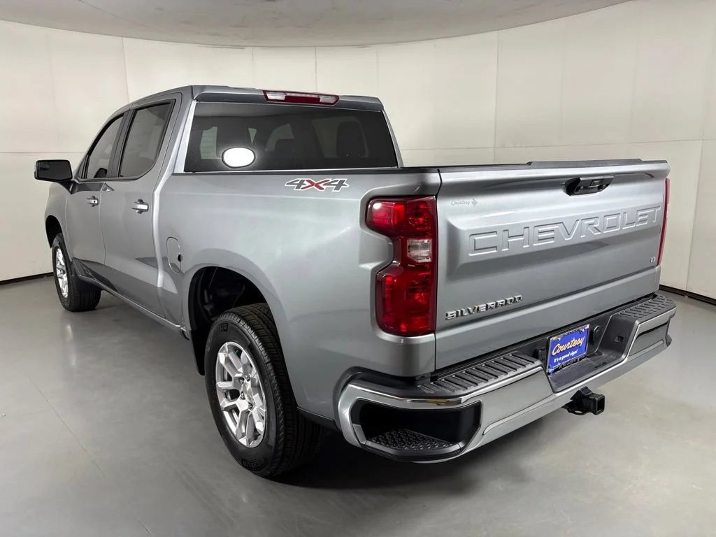 New 2026 Sterling Gray Metallic Chevrolet LT (2FL) image 7