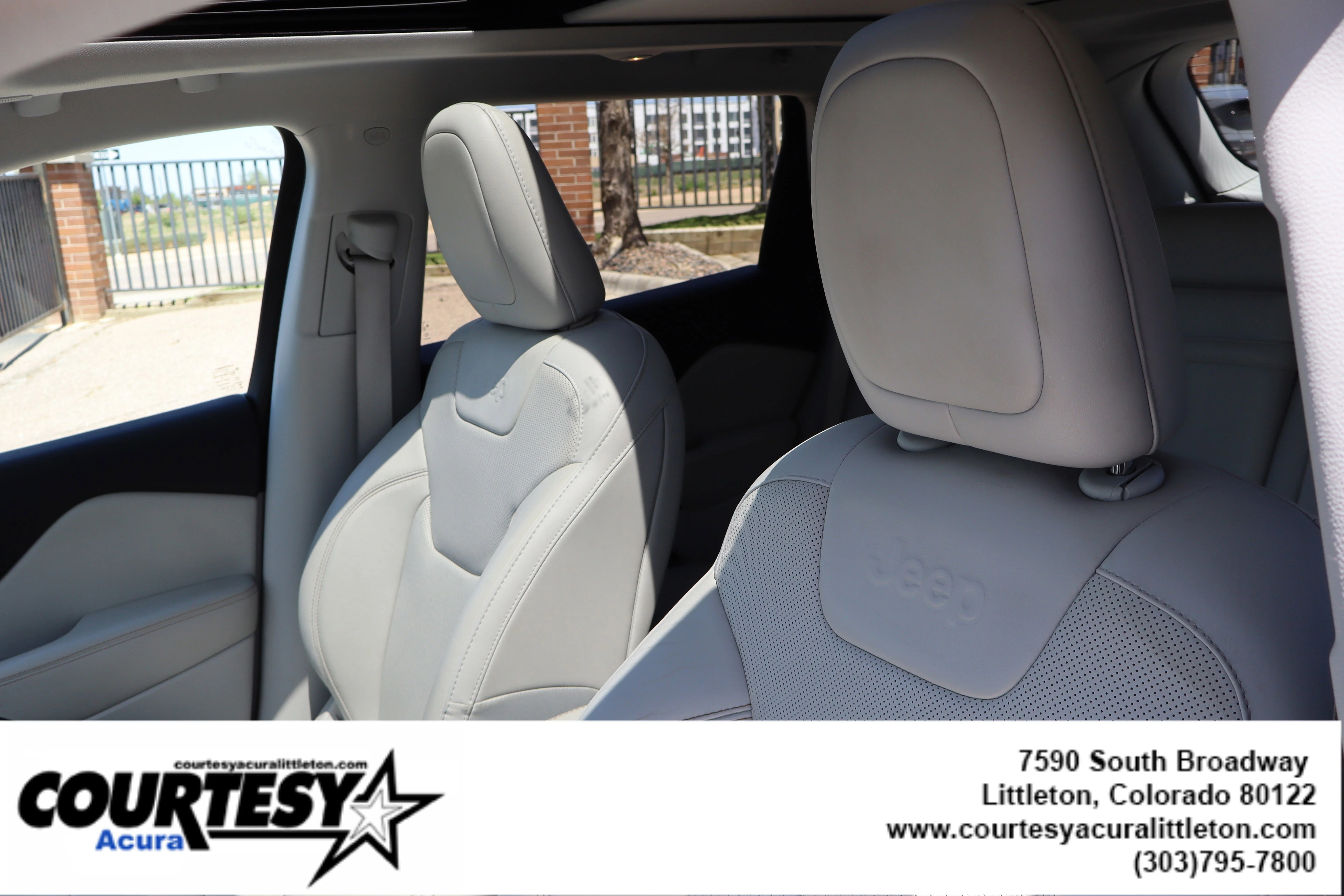 Used 2019 Olive Green Pearlcoat Jeep Limited image 22